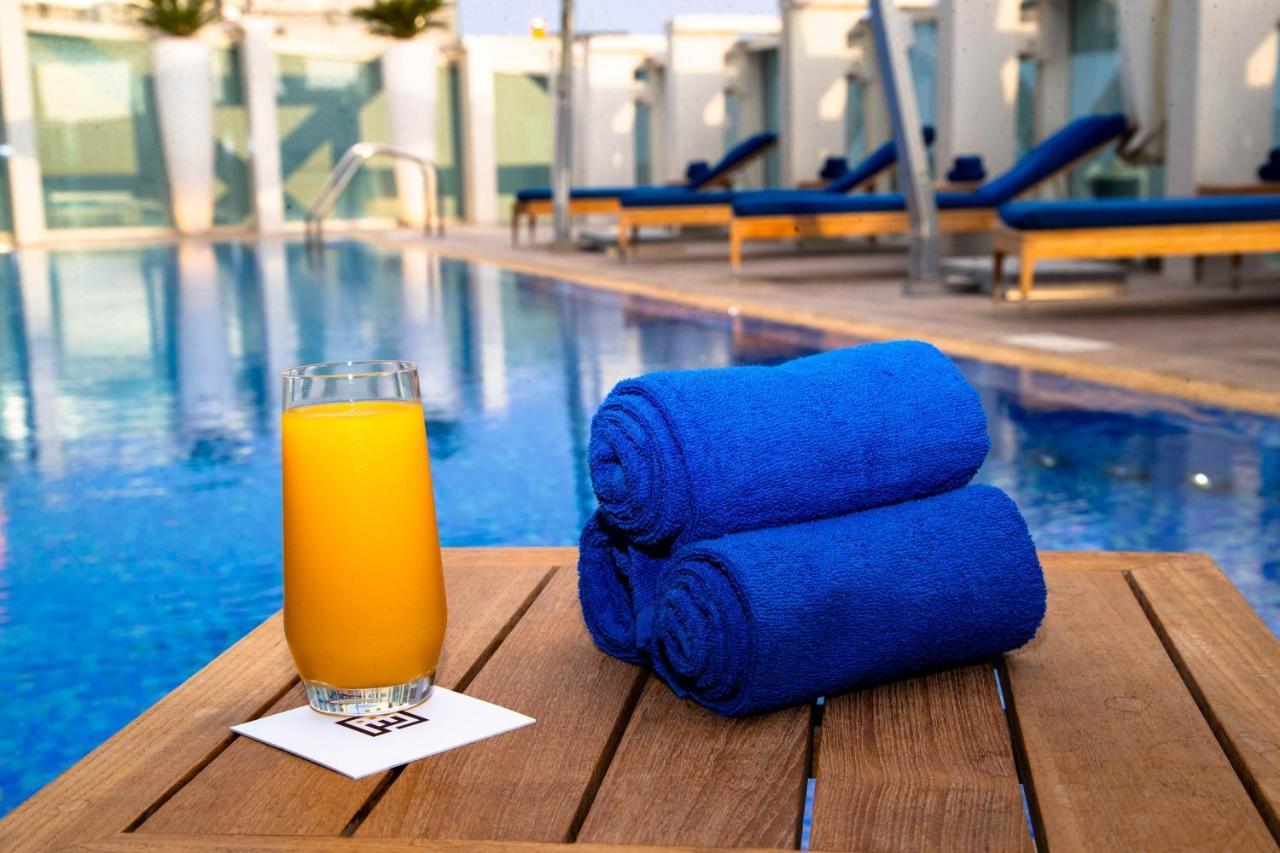 Отель Shaza Доха Экстерьер фото Pool at the Hilton