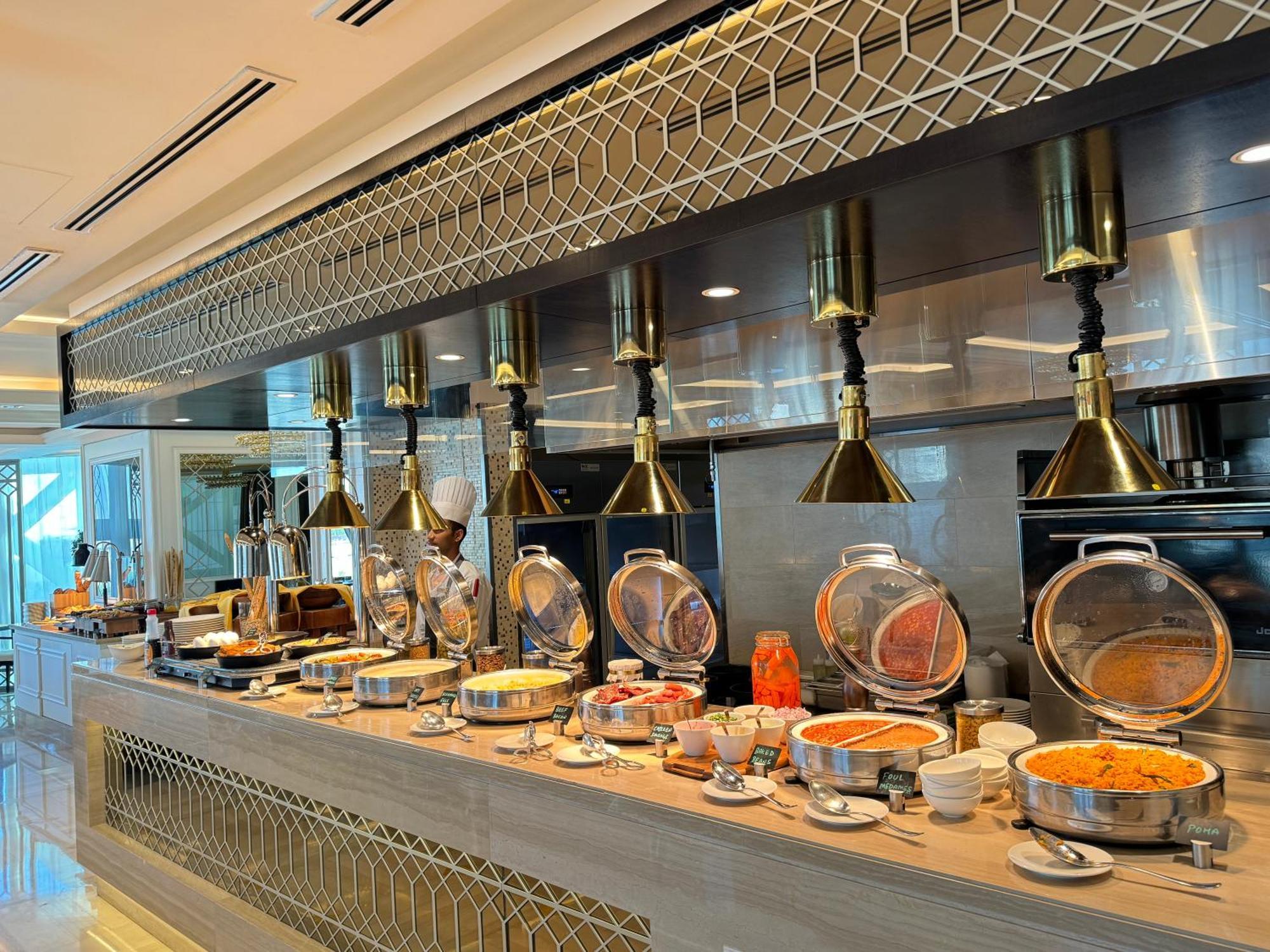 Отель Shaza Доха Экстерьер фото A buffet at a hotel